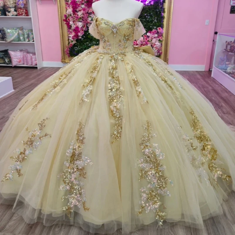 Роскошные мексиканские платья Quinceanera по индивидуальному заказу, бальное платье с блестками и аппликацией и бантом на шнуровке, женское платье для выпускного вечера, дня рождения, Vestido 15.
Роскошные мексиканские платья Quinceanera по индивидуальному заказу, бальное платье с блестками и аппликацией и бантом на шнуровке, женское платье для выпускного вечера, дня рождения, Vestido 15.