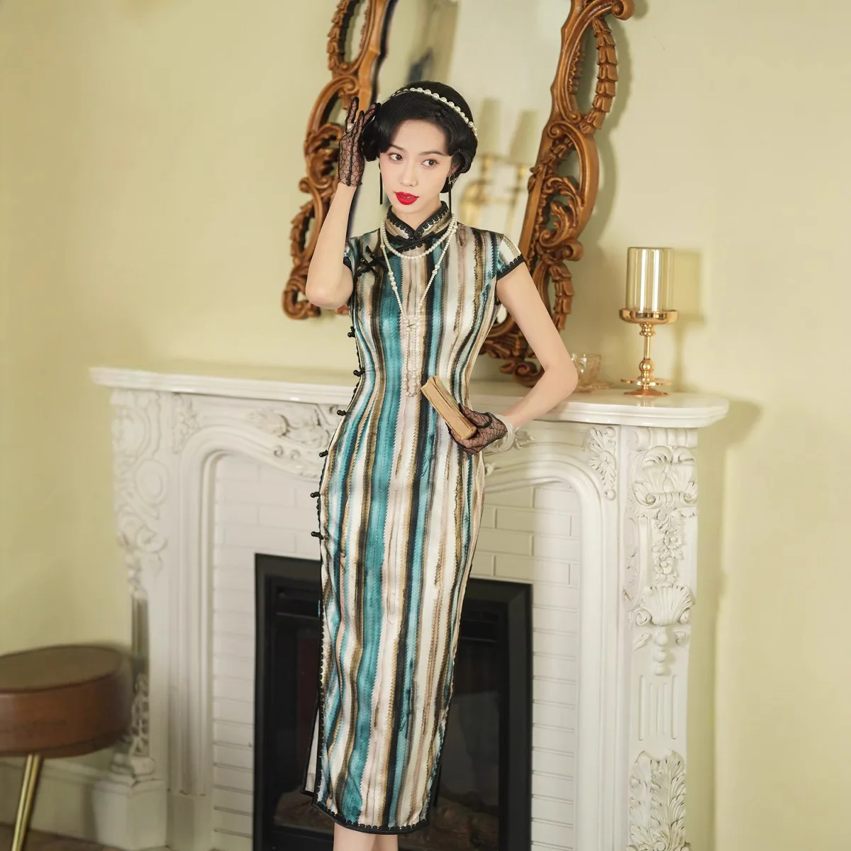 Improved Chinese Women's Silk Style Floral Traditional Vintage Modern Cheongsam Qipao Stripe High-End Long
Improved Chinese Women's Silk Style Floral Traditional Vintage Modern Cheongsam Qipao Stripe High-End Long