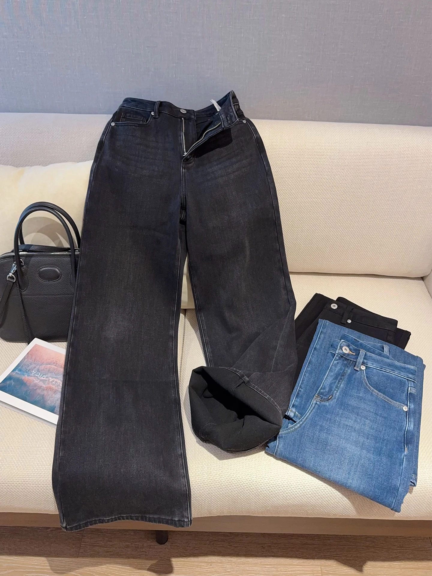 Warm Fashionable Fleece Lined High Waist Straight Leg Jeans Women's Winter Pants Comfortable Slimming Loose Fit Casual Trousers
Warm Fashionable Fleece Lined High Waist Straight Leg Jeans Women's Winter Pants Comfortable Slimming Loose Fit Casual Trousers