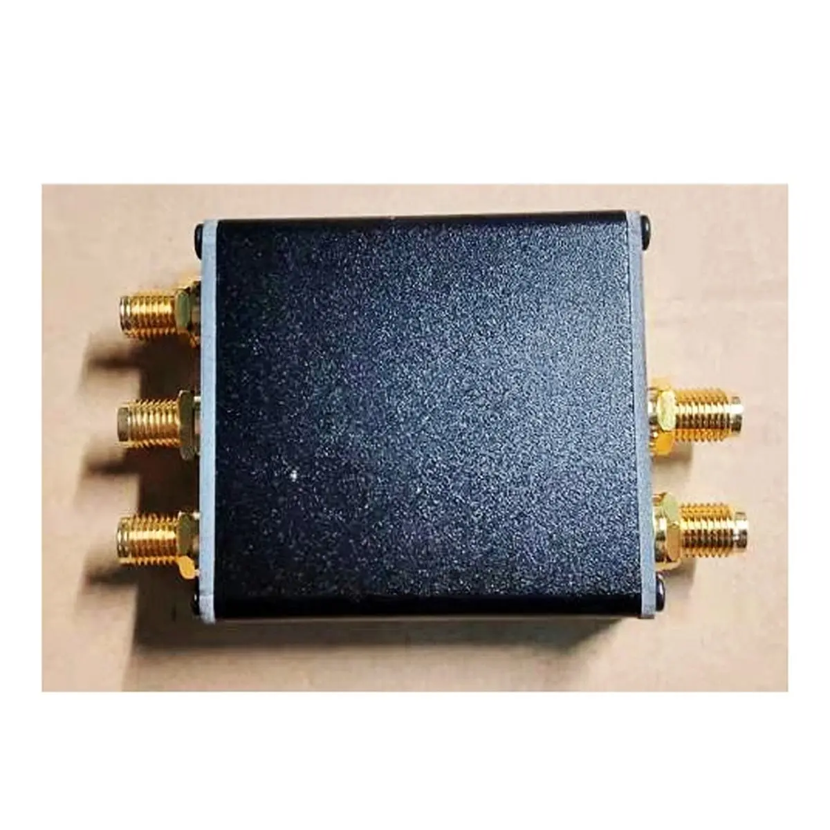 Цифровой делитель мощности Digital Essentials PS-LF-4, 10K-1.5G, 10M, 1:4, низкочастотный, SMA, профессиональный
Цифровой делитель мощности Digital Essentials PS-LF-4, 10K-1.5G, 10M, 1:4, низкочастотный, SMA, профессиональный