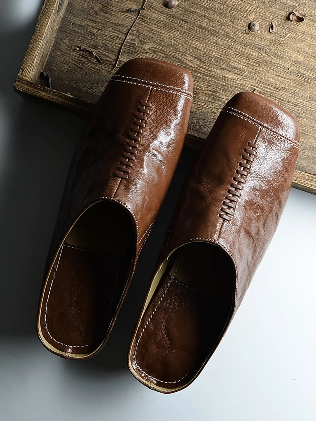 Handmade Retro Women's Slip-On Shoes Comfortable Leather Mules Open-Toe Summer Slippers Indoor Outdoor Wear Rubber Sole
Handmade Retro Women's Slip-On Shoes Comfortable Leather Mules Open-Toe Summer Slippers Indoor Outdoor Wear Rubber Sole