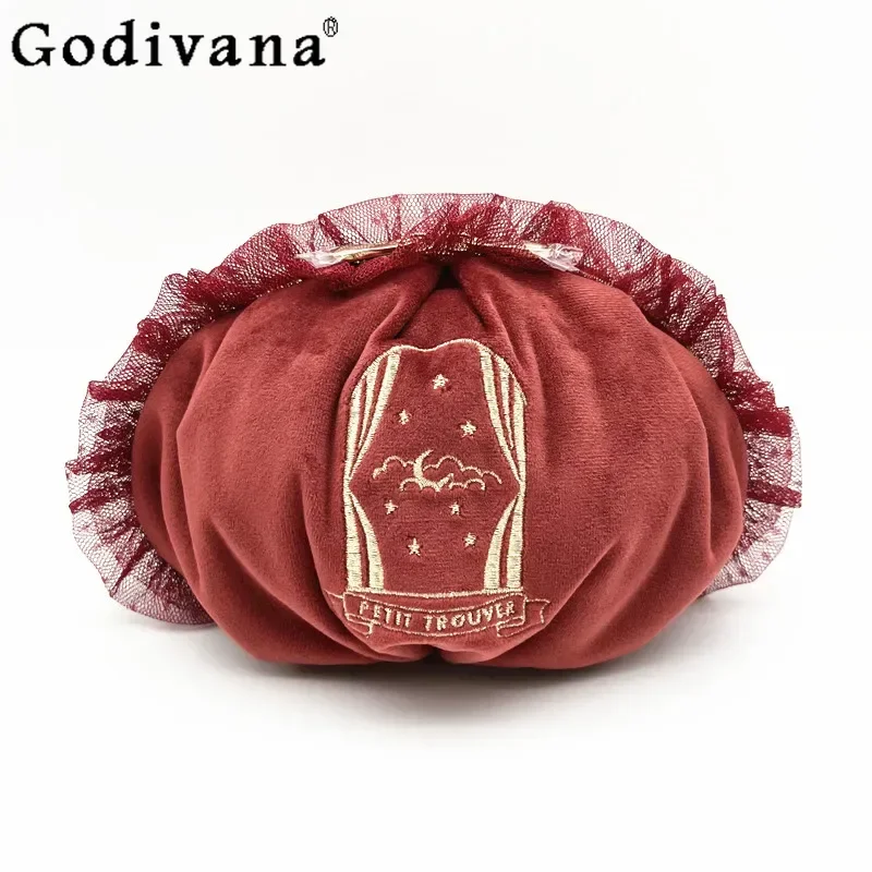 Косметичка в японском стиле ретро с милой вышивкой, полукруглая, с кружевом, портативная, для хранения косметики, для женщин
Косметичка в японском стиле ретро с милой вышивкой, полукруглая, с кружевом, портативная, для хранения косметики, для женщин