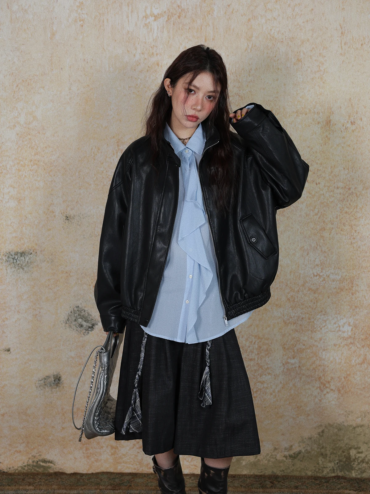 DR Women's Motorcycle Jacket Soft Stand Collar Drapey Leather Coat Long Sleeve Vintage Slim Fit Spring Fashion Ladies' Wear
DR Women's Motorcycle Jacket Soft Stand Collar Drapey Leather Coat Long Sleeve Vintage Slim Fit Spring Fashion Ladies' Wear
