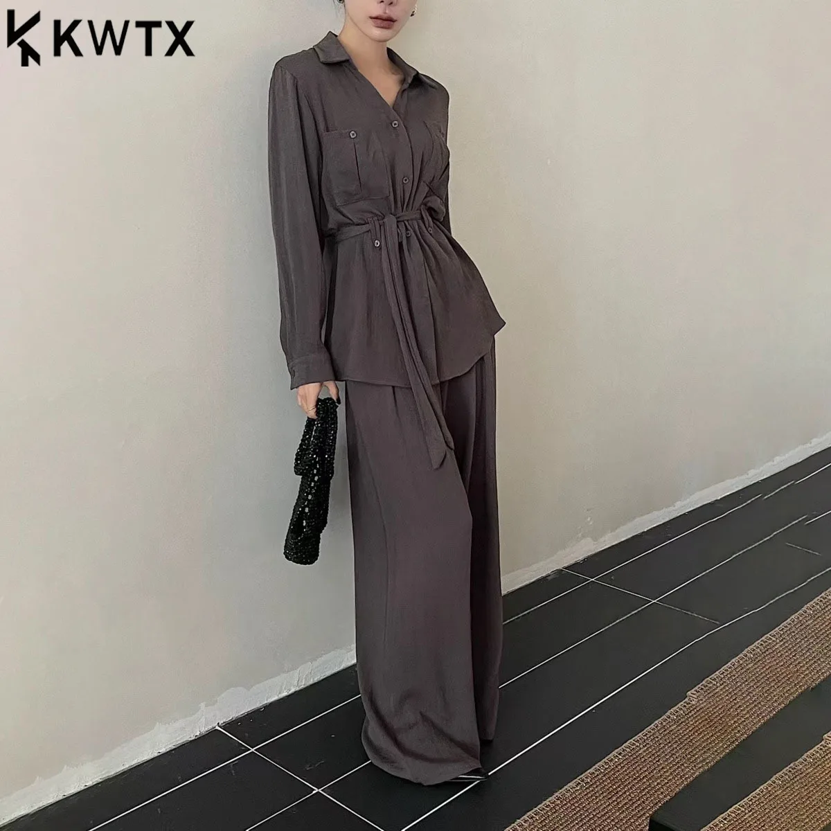 KWTX женский комплект из 2 предметов, рубашка с длинным рукавом, широкие брюки, пояс с лацканами, элегантный, удобный, для похудения, премиум-класса SS25, повседневный
KWTX женский комплект из 2 предметов, рубашка с длинным рукавом, широкие брюки, пояс с лацканами, элегантный, удобный, для похудения, премиум-класса SS25, повседневный