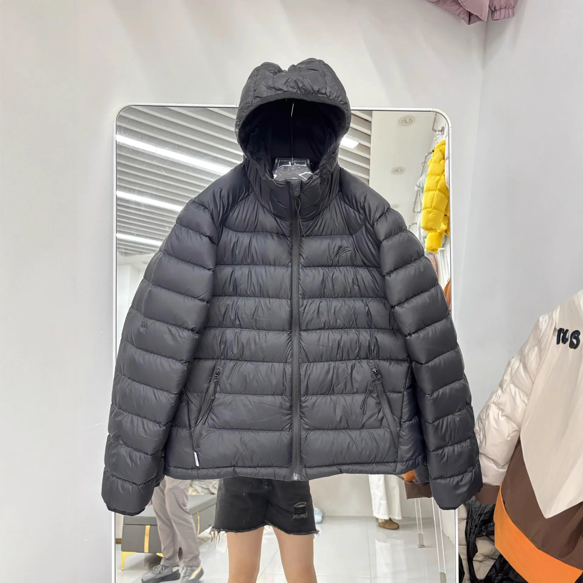 Весенняя легкая пуховая куртка с капюшоном, 90% белый утиный пух, женская парка, ультралегкая уличная верхняя одежда с капюшоном, теплая, модная
Весенняя легкая пуховая куртка с капюшоном, 90% белый утиный пух, женская парка, ультралегкая уличная верхняя одежда с капюшоном, теплая, модная