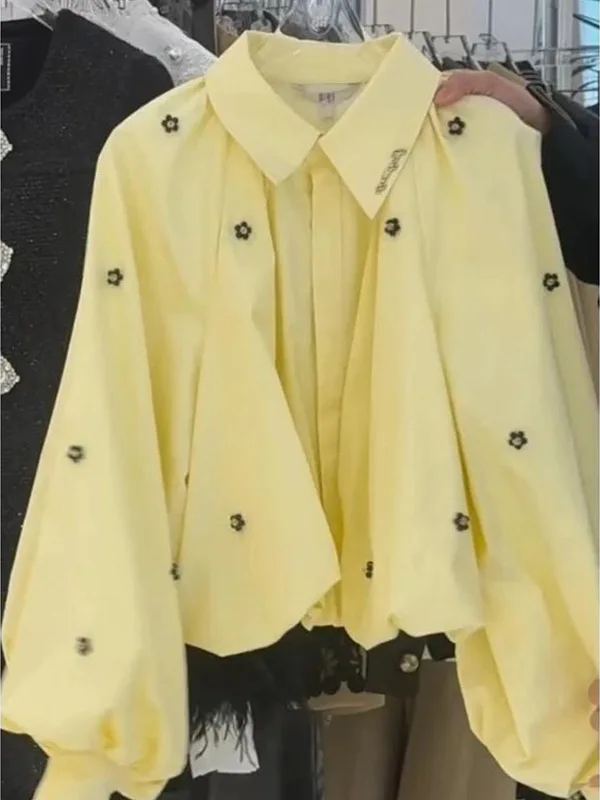 Elegant Yellow Floral Print Shirt Gentle Style Versatile Fashionable Trendy Top for Autumn 2025 Commute Korean Loose Fit
Elegant Yellow Floral Print Shirt Gentle Style Versatile Fashionable Trendy Top for Autumn 2025 Commute Korean Loose Fit