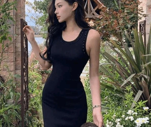 Spring Summer New Trendy Black Knit Tank Dress Women Chic Fringe Detailing Round Neck Fitted Sleeveless Lounge Robe Ladies
Spring Summer New Trendy Black Knit Tank Dress Women Chic Fringe Detailing Round Neck Fitted Sleeveless Lounge Robe Ladies