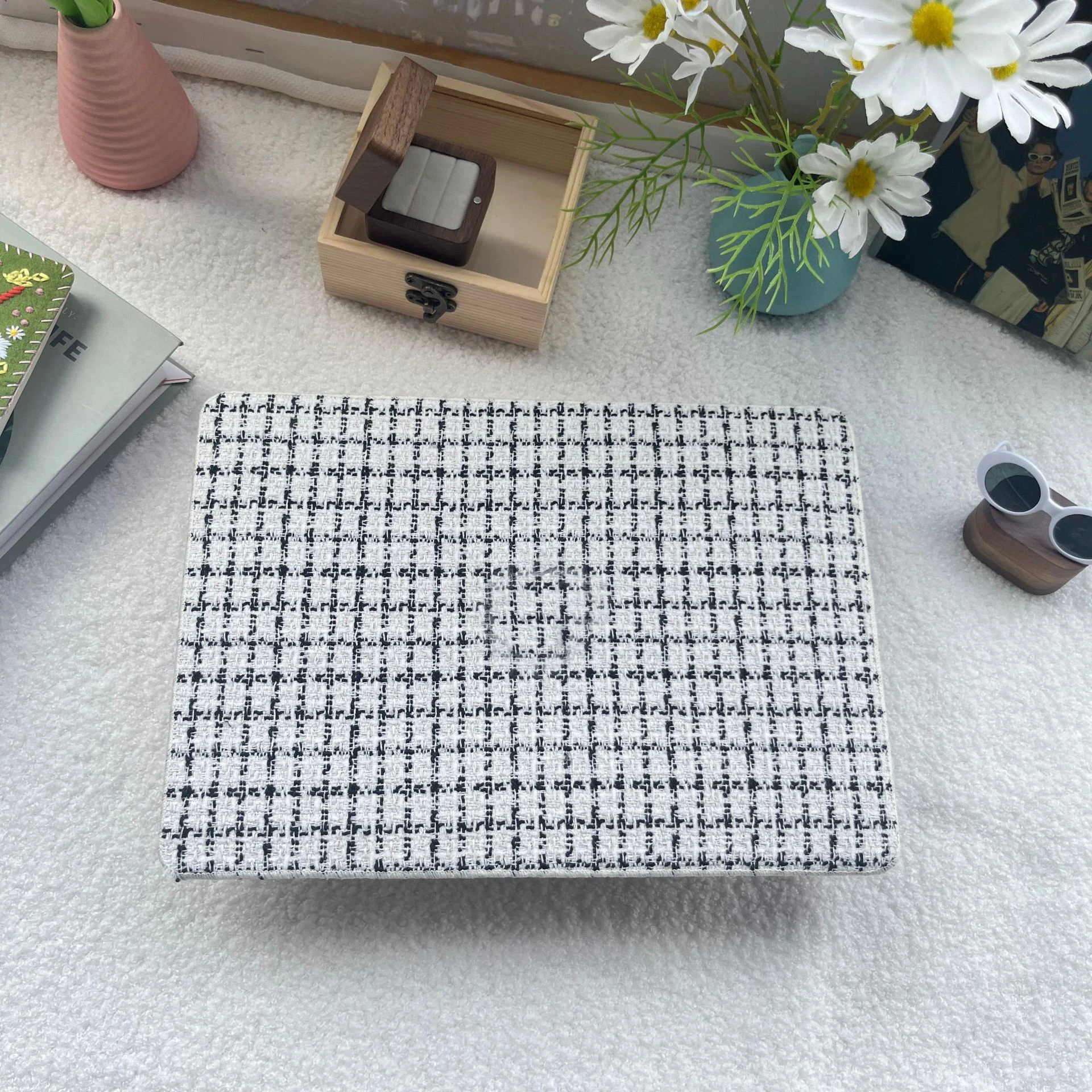 Exquisite Black Woven MacBook Case, Abstract Laptop Case for MacBook Air 13 Macbook Pro13 16 14 15 A2681 With Cutting Out Logo
Exquisite Black Woven MacBook Case, Abstract Laptop Case for MacBook Air 13 Macbook Pro13 16 14 15 A2681 With Cutting Out Logo
