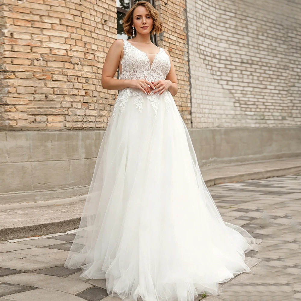 Customized Romantic Plus Size A-Line Tulle Wedding Dress 2026 Women Classic Lace Appliques V-Neck Sleeveless Bridal Gowns
Customized Romantic Plus Size A-Line Tulle Wedding Dress 2026 Women Classic Lace Appliques V-Neck Sleeveless Bridal Gowns