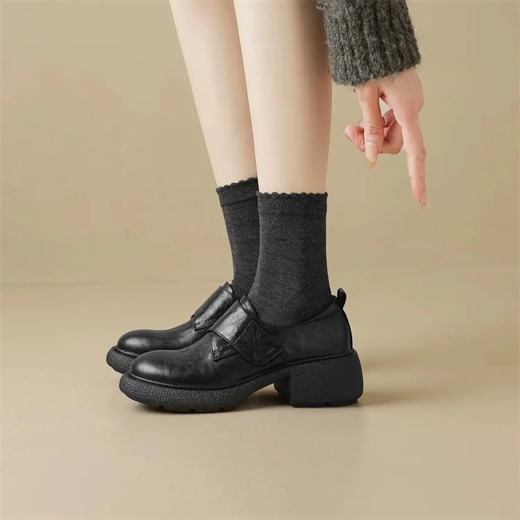 Thick soled round toe retro minimalist loafers for women new commuting coarse single order shoes for women
Thick soled round toe retro minimalist loafers for women new commuting coarse single order shoes for women