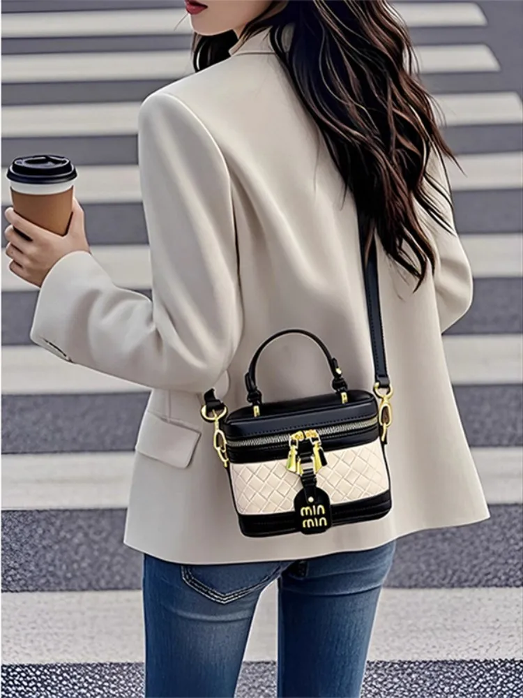 Portable box bag female 2025 new all-match light luxury niche high-end designer commuter bag fashion one-shoulder messenger bag
Portable box bag female 2025 new all-match light luxury niche high-end designer commuter bag fashion one-shoulder messenger bag