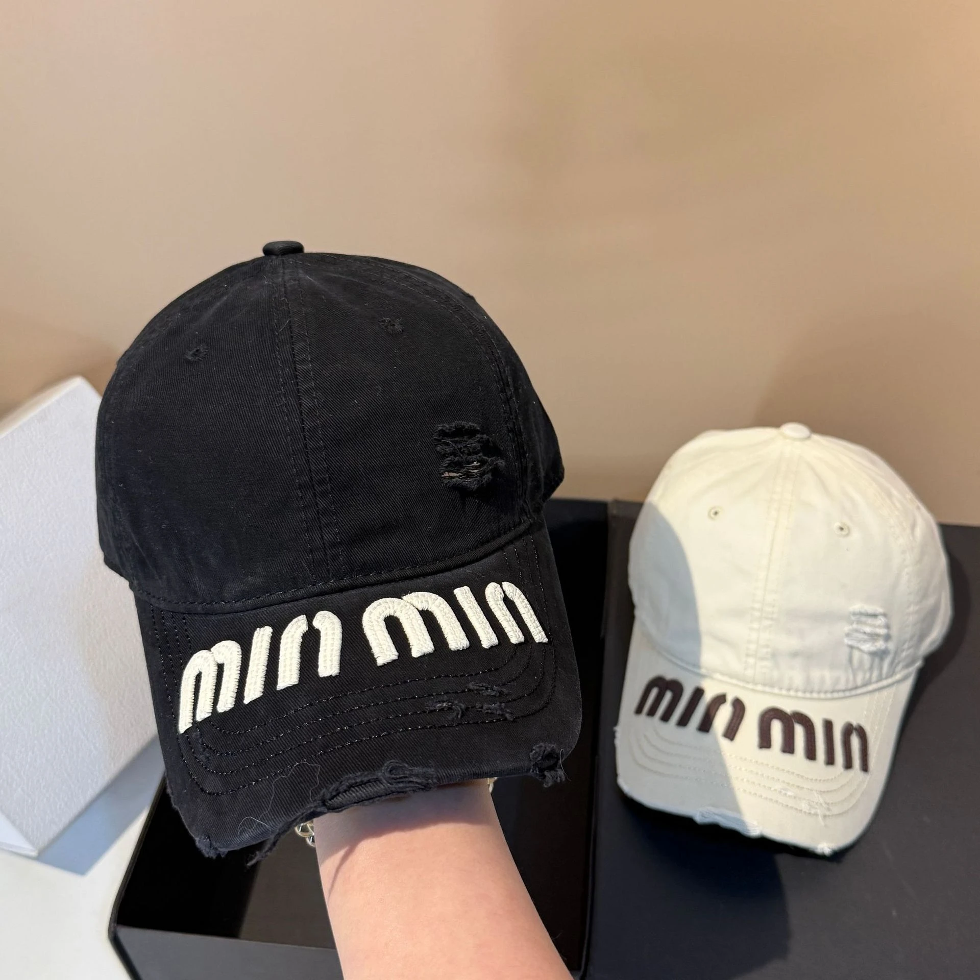 2026 New Washed Cotton Distressed Baseball Caps for Women, Outdoor Versatile Hats with Embroidered Letters, Trendy Duckbill Caps
2026 New Washed Cotton Distressed Baseball Caps for Women, Outdoor Versatile Hats with Embroidered Letters, Trendy Duckbill Caps