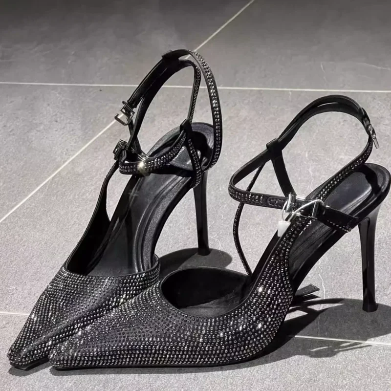 Роскошные блестящие женские босоножки на высоком каблуке со стразами, элегантные острые туфли на шпильке с открытой пяткой, летнее модное сексуальное платье, вечерние, банкетные, сандалии
Роскошные блестящие женские босоножки на высоком каблуке со стразами, элегантные острые туфли на шпильке с открытой пяткой, летнее модное сексуальное платье, вечерние, банкетные, сандалии