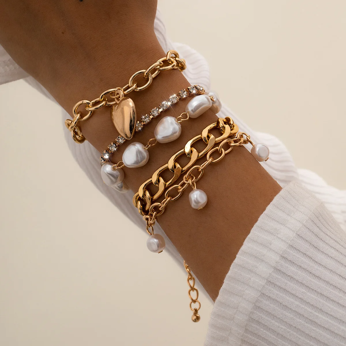European and American Accessories Shaped Imitation Pearl Retro Baroque Bracelet Feminine Micro-inlaid Love Set Bracelet
European and American Accessories Shaped Imitation Pearl Retro Baroque Bracelet Feminine Micro-inlaid Love Set Bracelet