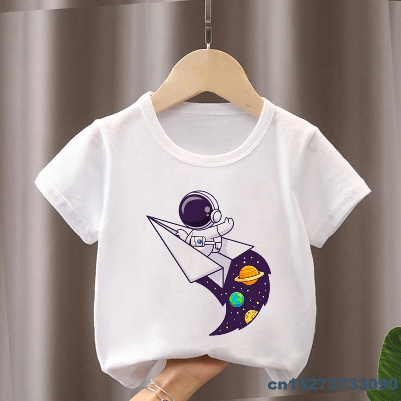 New Boys Tshirt Cute Astronaut Flying Paper Plane In Space Cartoon Print Kids Clothes Summer Girl Tshirts Funny Children Clothes
New Boys Tshirt Cute Astronaut Flying Paper Plane In Space Cartoon Print Kids Clothes Summer Girl Tshirts Funny Children Clothes