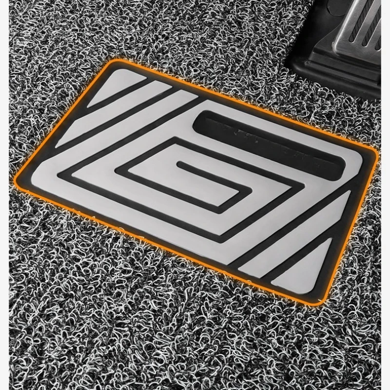 Car is easy to clean and anti-dirty, carpet floor mat of whole car is thickened and car mat
Car is easy to clean and anti-dirty, carpet floor mat of whole car is thickened and car mat