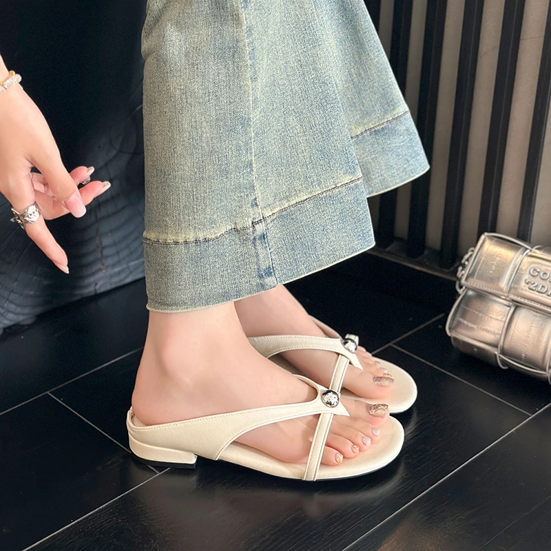 Summer New Casual Slippers Home Beach Wear Comfortable Material Crossbody Sandals Women's
Summer New Casual Slippers Home Beach Wear Comfortable Material Crossbody Sandals Women's