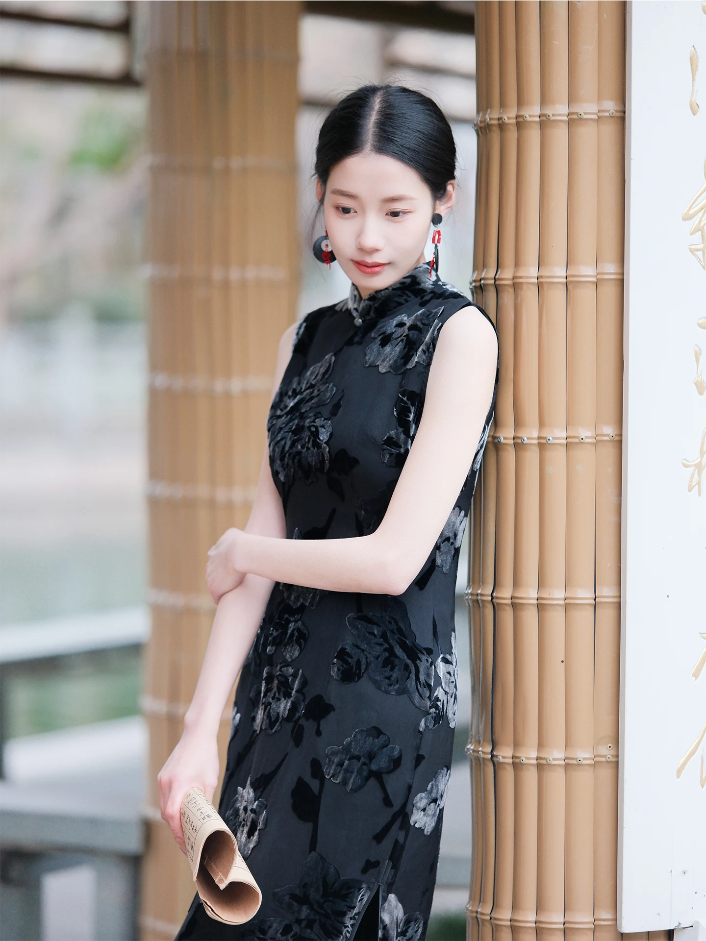 Black Slim Fit Sleeveless Young Women's Style Enhanced White Effect Daily Wear Vintage Long Dress Low Slit Floral P...
Black Slim Fit Sleeveless Young Women's Style Enhanced White Effect Daily Wear Vintage Long Dress Low Slit Floral P...