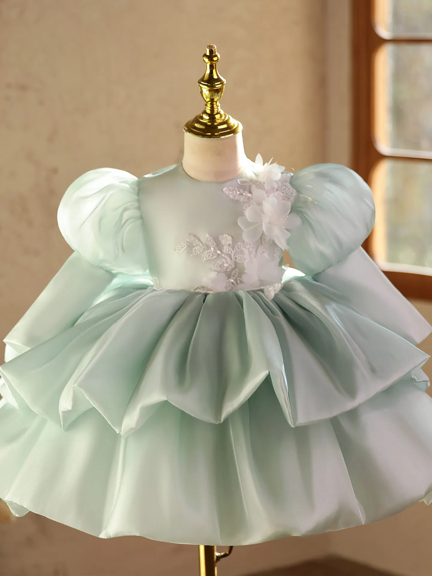 JDY Flower Girl Dress Wedding Party Dress First Christmas Outfit Puff Sleeve Lace Tiered Princess Gown for Kids Party فساتين سهر
JDY Flower Girl Dress Wedding Party Dress First Christmas Outfit Puff Sleeve Lace Tiered Princess Gown for Kids Party فساتين سهر