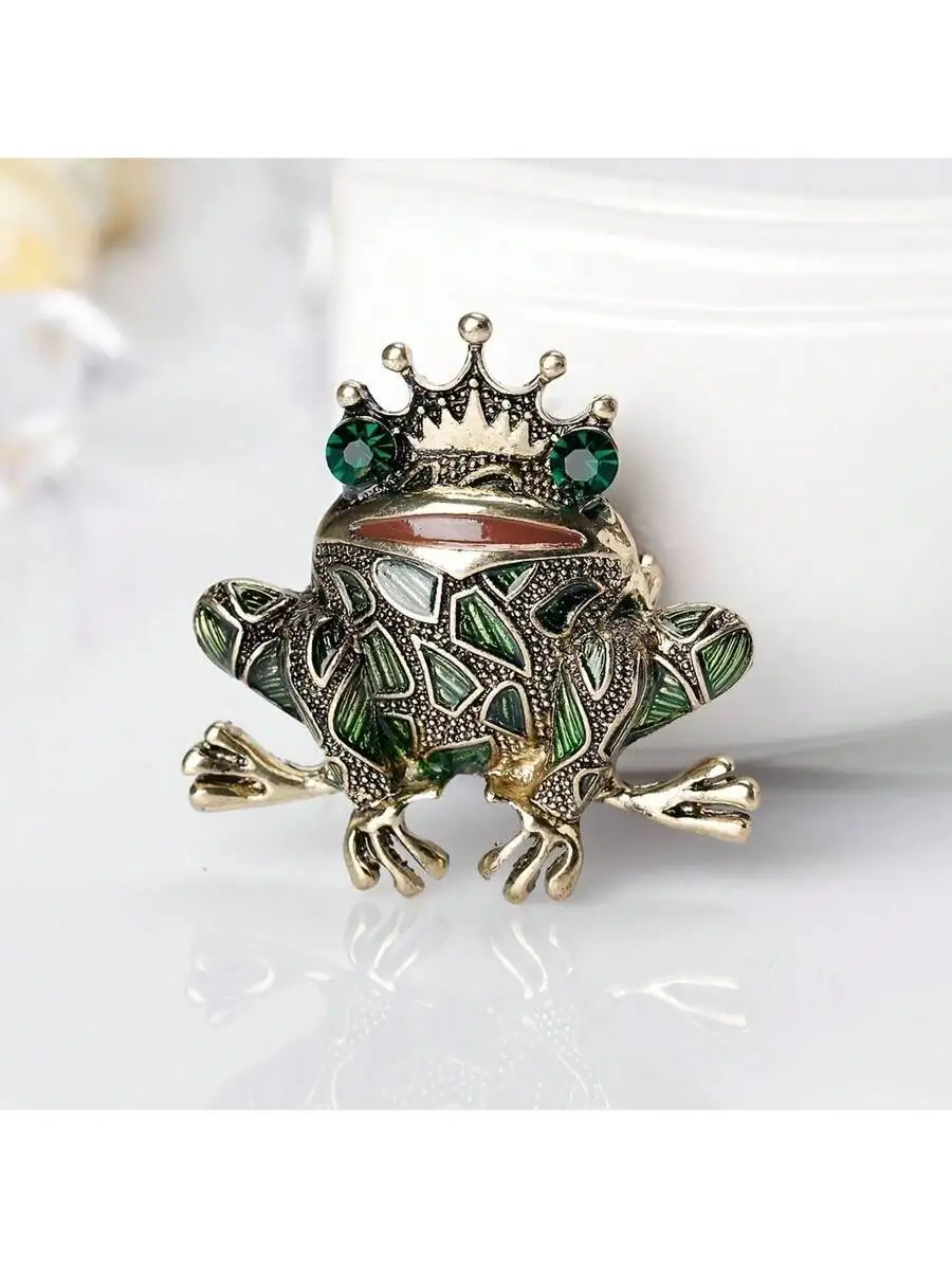 Vintage European Style Crown Frog Brooch Elegant Metal Animal Pin Shirt Collar Ornament
Vintage European Style Crown Frog Brooch Elegant Metal Animal Pin Shirt Collar Ornament