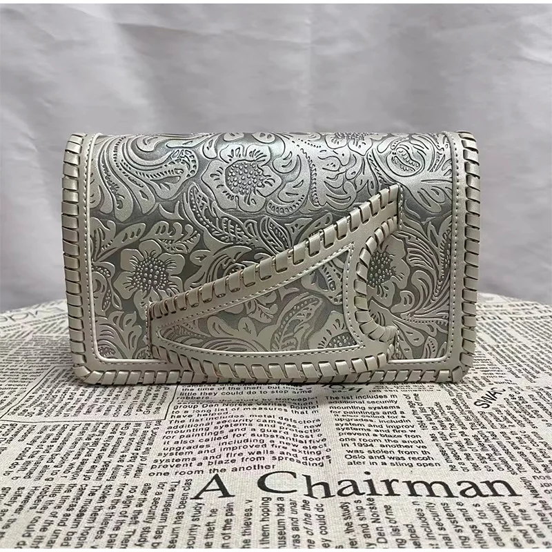 Роскошная винтажная резная вечерняя сумка, модная дизайнерская женская изысканная маленькая квадратная клатч с принтом, откидная крышка, кошелек для монет для наушников
Роскошная винтажная резная вечерняя сумка, модная дизайнерская женская изысканная маленькая квадратная клатч с принтом, откидная крышка, кошелек для монет для наушников