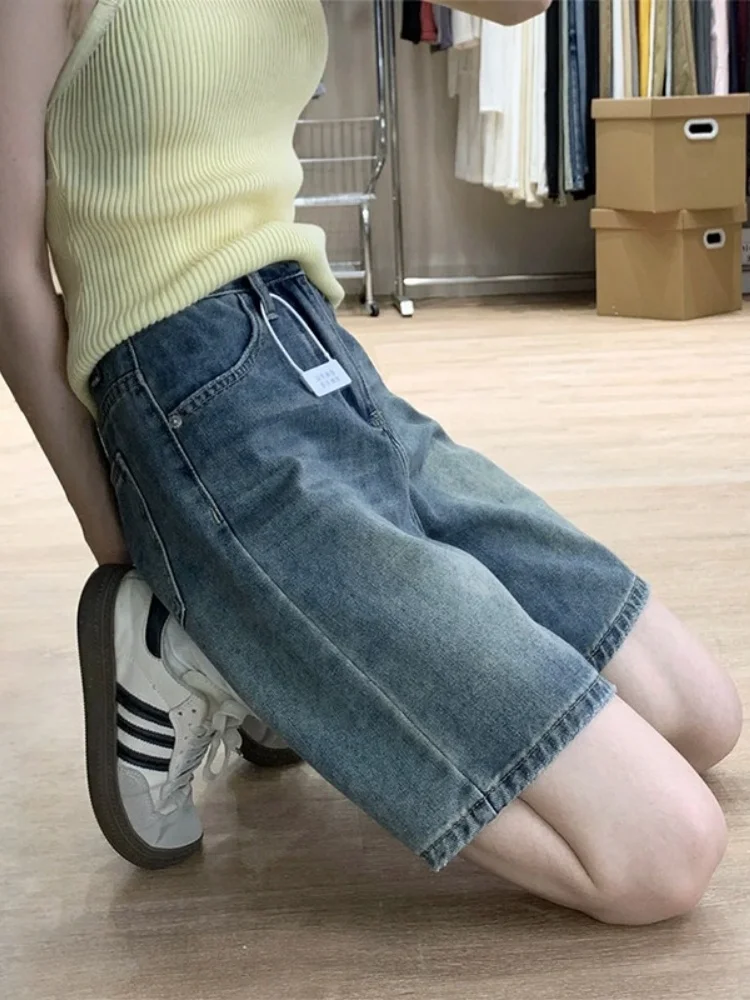 Retro Wide Leg Denim Shorts Women Summer plus Size Loose Slimming Pear Body Shape Five-Quarter Straight Cut mid Waist Jeans
Retro Wide Leg Denim Shorts Women Summer plus Size Loose Slimming Pear Body Shape Five-Quarter Straight Cut mid Waist Jeans