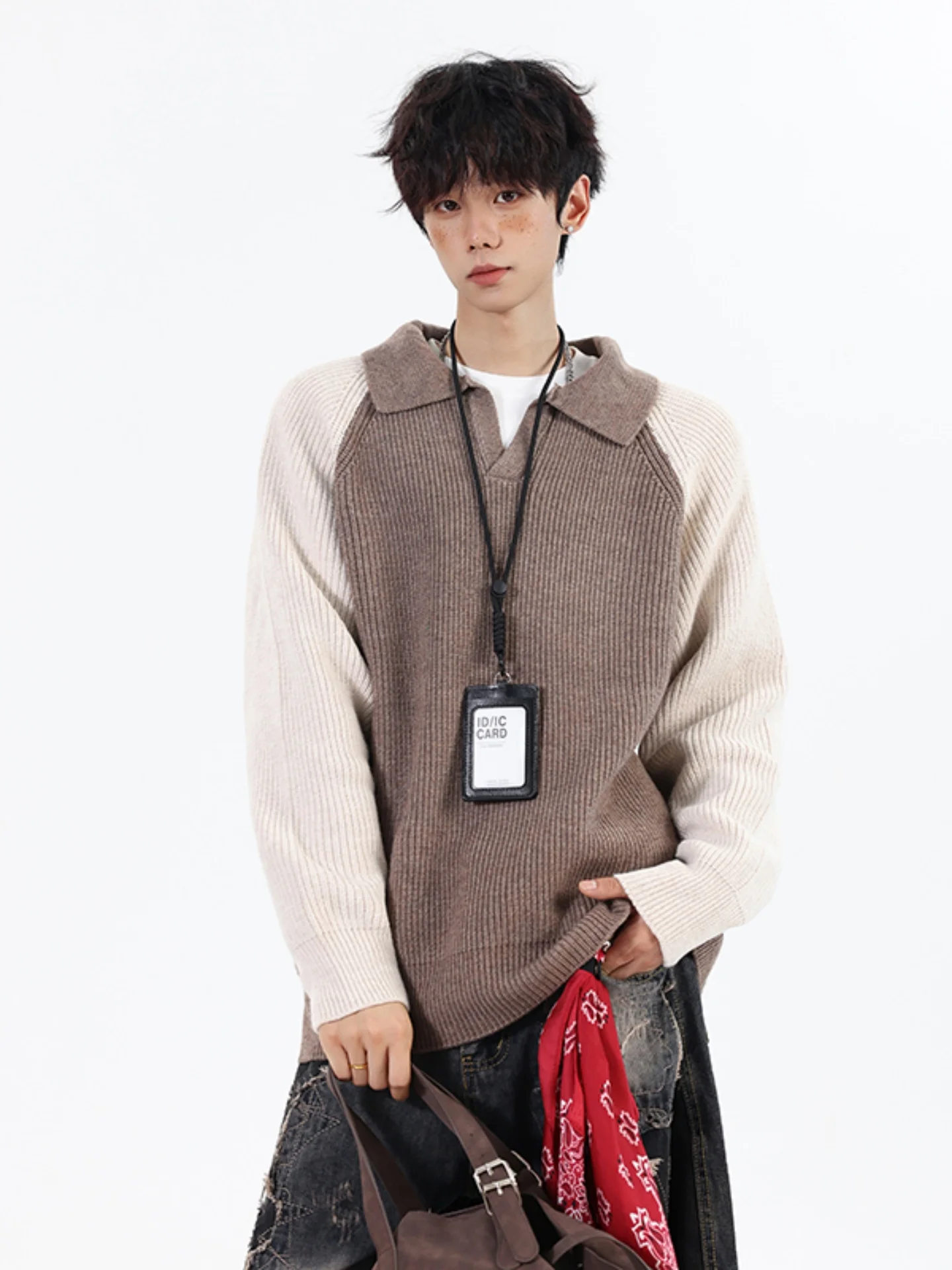 Мужской вязаный свитер свободного кроя с воротником, цветными вставками, базовый слой, удобный, из мягкой ткани, осенний сезон, модный
Мужской вязаный свитер свободного кроя с воротником, цветными вставками, базовый слой, удобный, из мягкой ткани, осенний сезон, модный