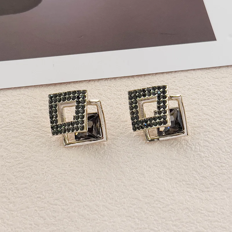 French Elegant Black Zircon Stud Earring For Women Shiny Rhinestone Square Geometric Earrings Girl Party Statement Jewelry Gift
French Elegant Black Zircon Stud Earring For Women Shiny Rhinestone Square Geometric Earrings Girl Party Statement Jewelry Gift