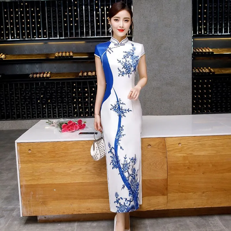 Long Blue and White Porcelain Cheongsam Summer 2024 New Slim Old Shanghai Retro Fashion Temperament Cheongsam Dress Women
Long Blue and White Porcelain Cheongsam Summer 2024 New Slim Old Shanghai Retro Fashion Temperament Cheongsam Dress Women