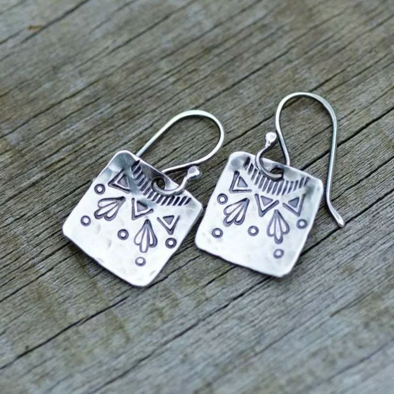 Vintage Silver Color Geometric Shape of Sunflower Dangle Earrings Metal Dangle Earrings Women
Vintage Silver Color Geometric Shape of Sunflower Dangle Earrings Metal Dangle Earrings Women