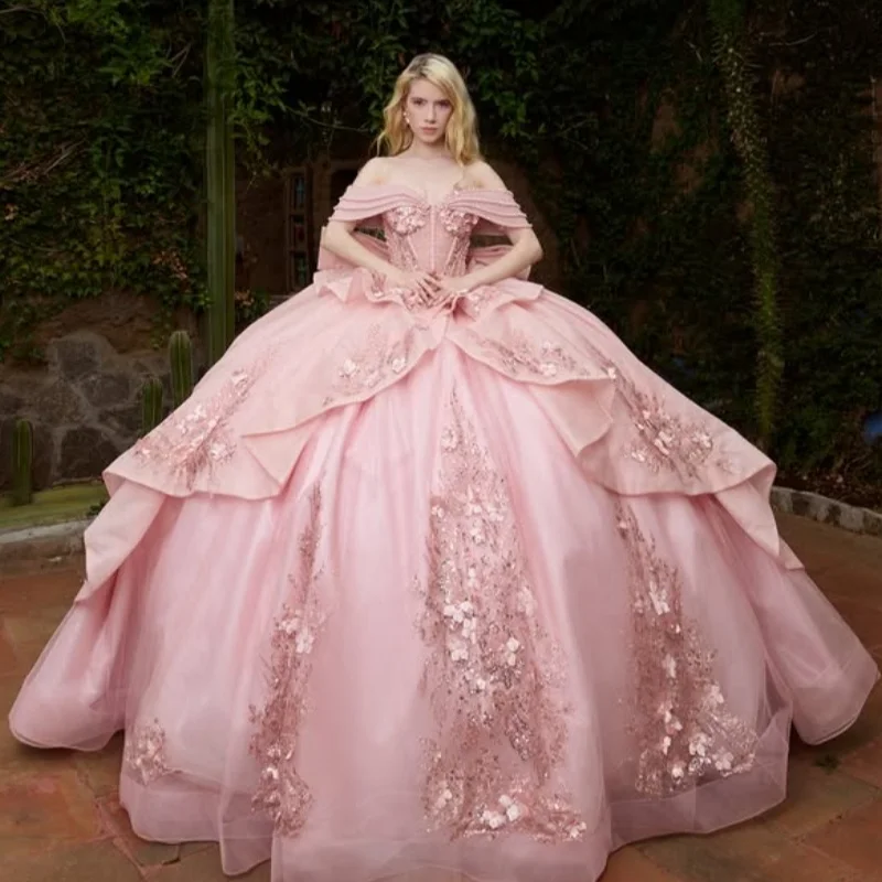 Розовое платье для квинсеаньеры с открытыми плечами, кристаллами, многослойной отделкой, 3D цветочными аппликациями, длинным шлейфом и бантом. Платье для 15-летия (Vestido De 15 Quinceanera). Возможно индивидуальное изготовление.
Розовое платье для квинсеаньеры с открытыми плечами, кристаллами, многослойной отделкой, 3D цветочными аппликациями, длинным шлейфом и бантом. Платье для 15-летия (Vestido De 15 Quinceanera). Возможно индивидуальное изготовление.