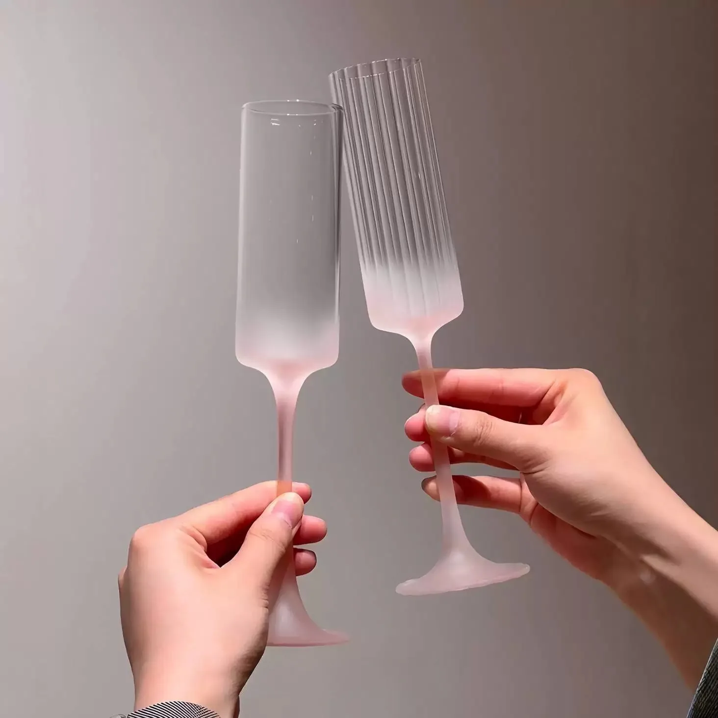 Mist-Effect Gradient INS Style Cocktail Glass Elegant High-Stem Champagne Cup for Home Use Wedding Moving Gift
Mist-Effect Gradient INS Style Cocktail Glass Elegant High-Stem Champagne Cup for Home Use Wedding Moving Gift