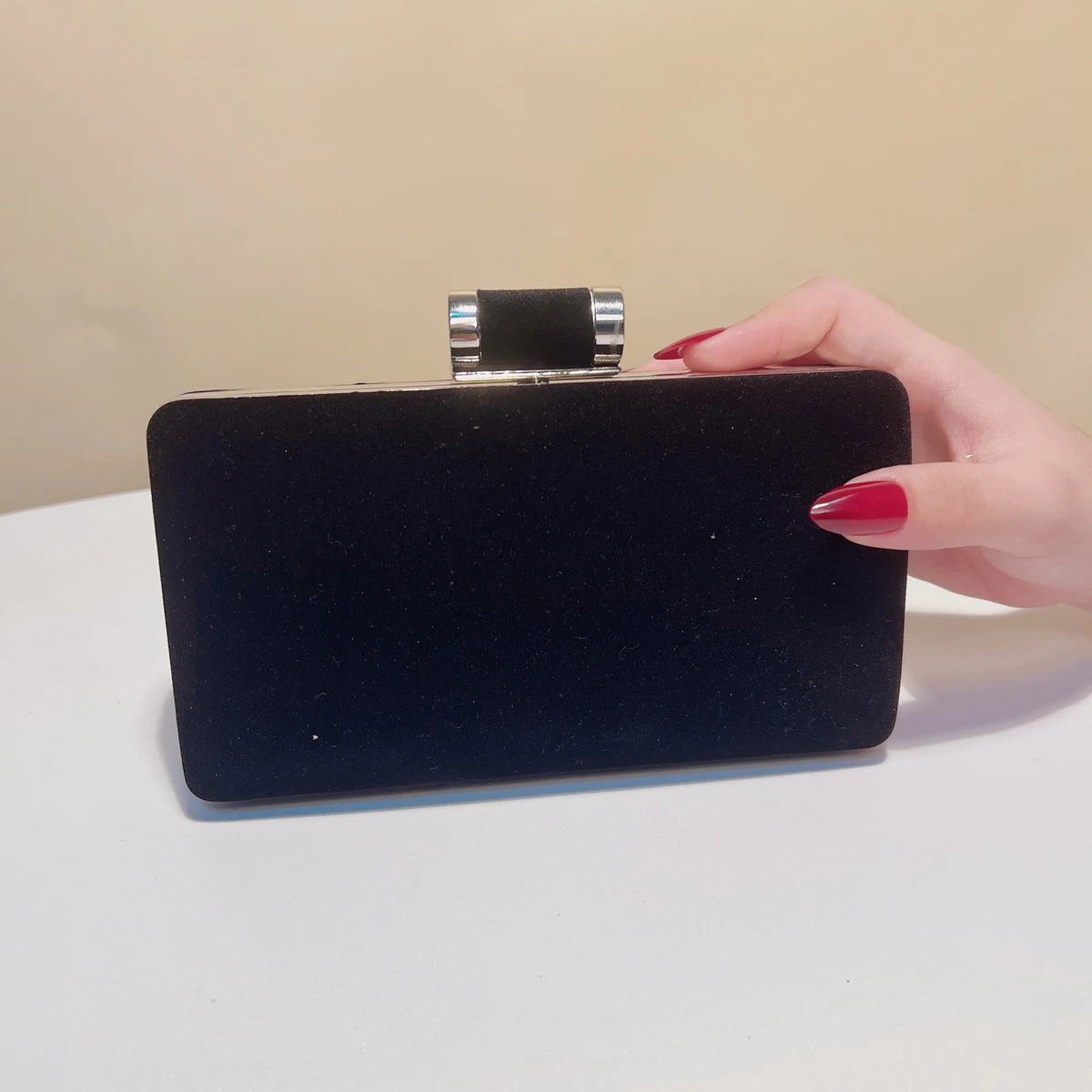 Women Classic Simple Velvet Fashion Purple Color Evening Bags Square Clutch Bag Banquet Party Evening Bag Metal Buckle Chain
Women Classic Simple Velvet Fashion Purple Color Evening Bags Square Clutch Bag Banquet Party Evening Bag Metal Buckle Chain