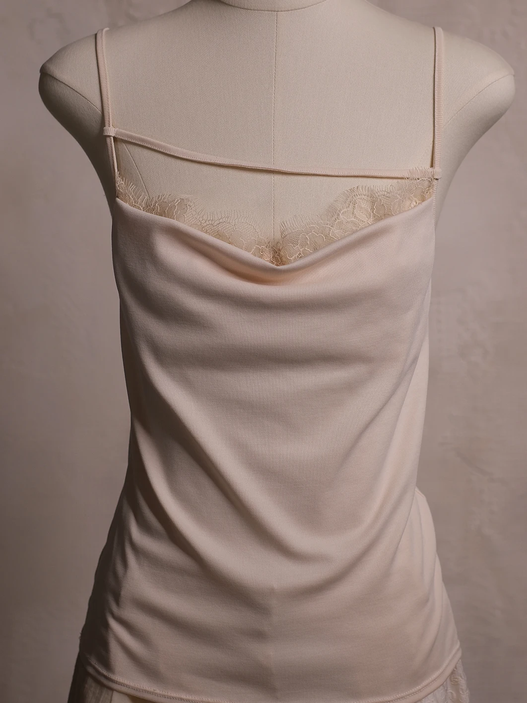 YUXUAN GIA Modal Lace Supportive Vacation Strap Vest Inner Design Sensation Small Audience Commute Style A-Line Skirt
YUXUAN GIA Modal Lace Supportive Vacation Strap Vest Inner Design Sensation Small Audience Commute Style A-Line Skirt