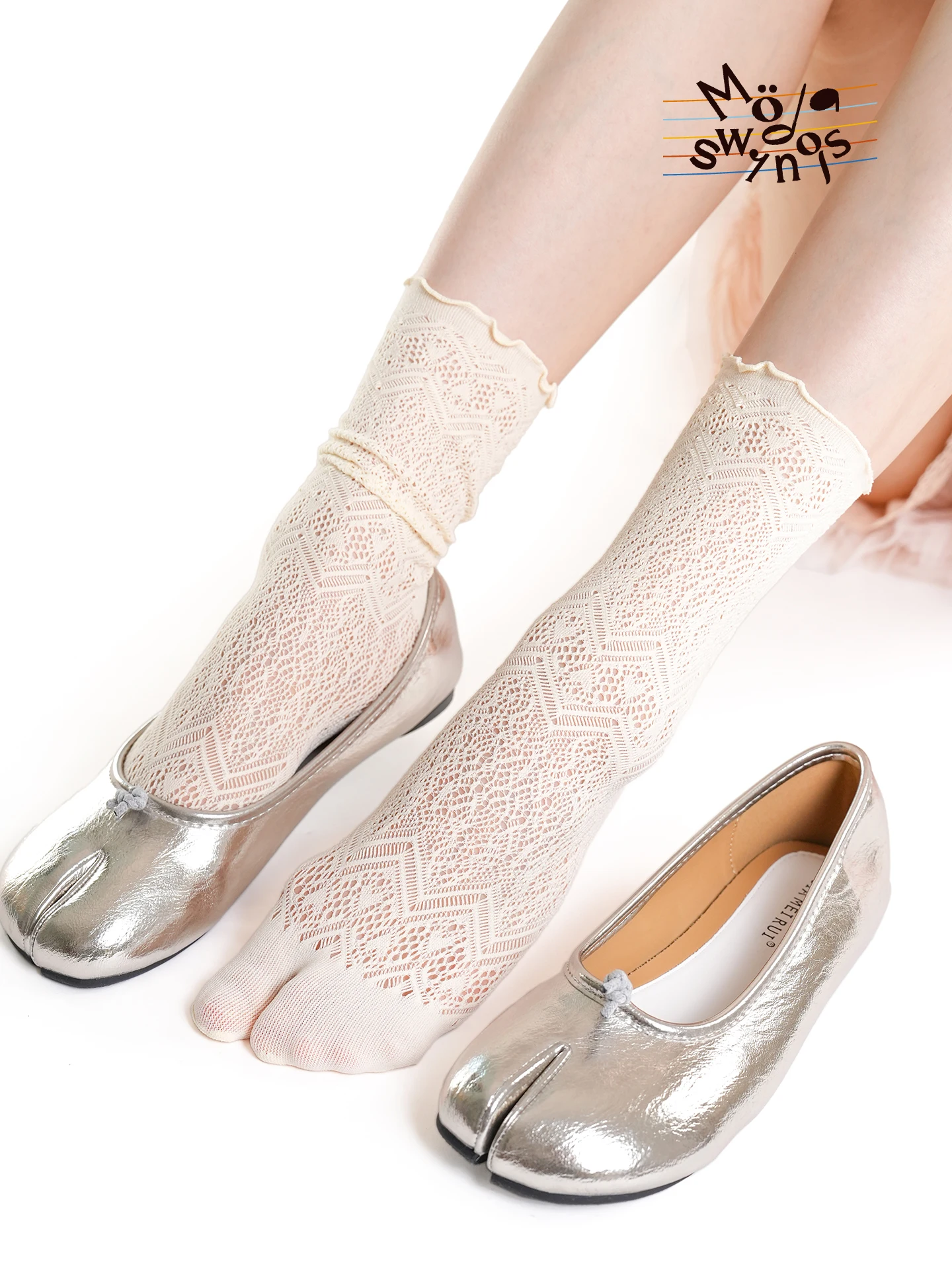 Ballet Style White Two-Finger Lace Hollow Summer Thin Women's Socks Matching Tabi Sheep Hoof Socks Breathable Moisture Wicking
Ballet Style White Two-Finger Lace Hollow Summer Thin Women's Socks Matching Tabi Sheep Hoof Socks Breathable Moisture Wicking