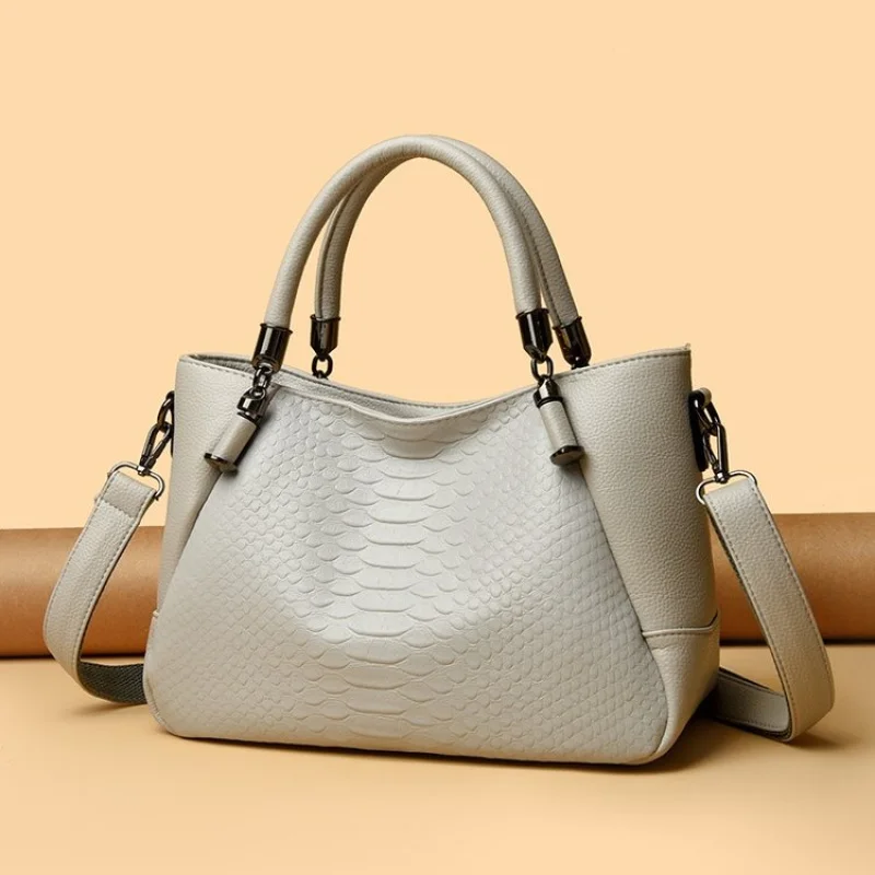 Fashionable Simple Clutch Mini Bag With Letter Logo Crossbody Handbag For Evening Show Best Superstar 
Fashionable Simple Clutch Mini Bag With Letter Logo Crossbody Handbag For Evening Show Best Superstar