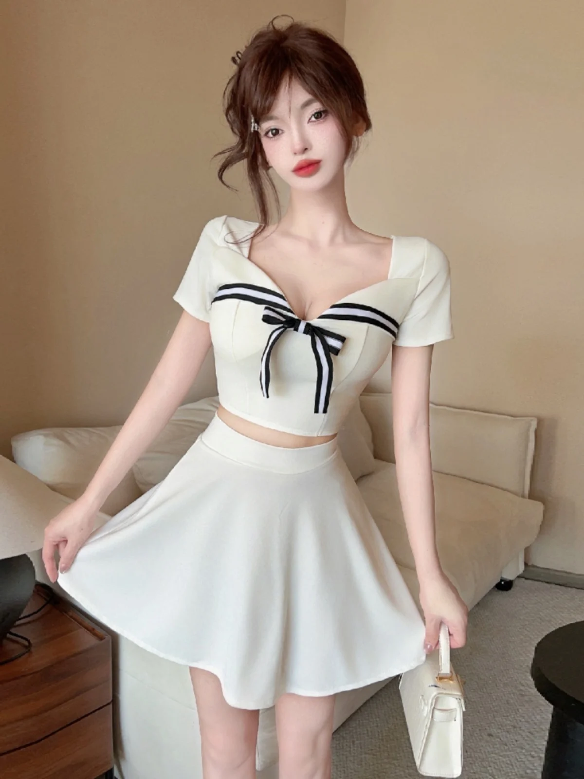Fashionable Sexy Color Block Square Collar Slim Fit Short Top High Waist Flared Slim A-Line Skirt Uniform Two-Piece Set
Fashionable Sexy Color Block Square Collar Slim Fit Short Top High Waist Flared Slim A-Line Skirt Uniform Two-Piece Set