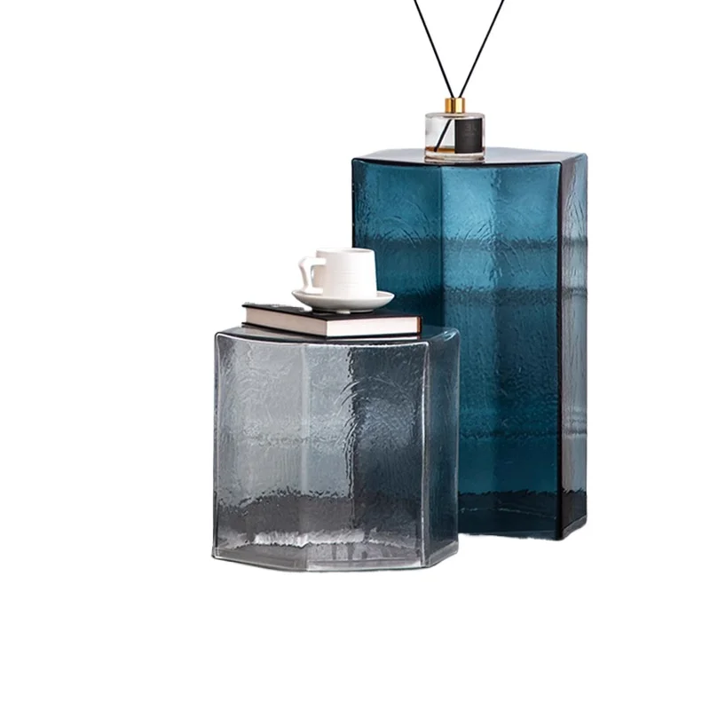 Italian glass coffee table Nordic modern high-end art design transparent edge table
Italian glass coffee table Nordic modern high-end art design transparent edge table