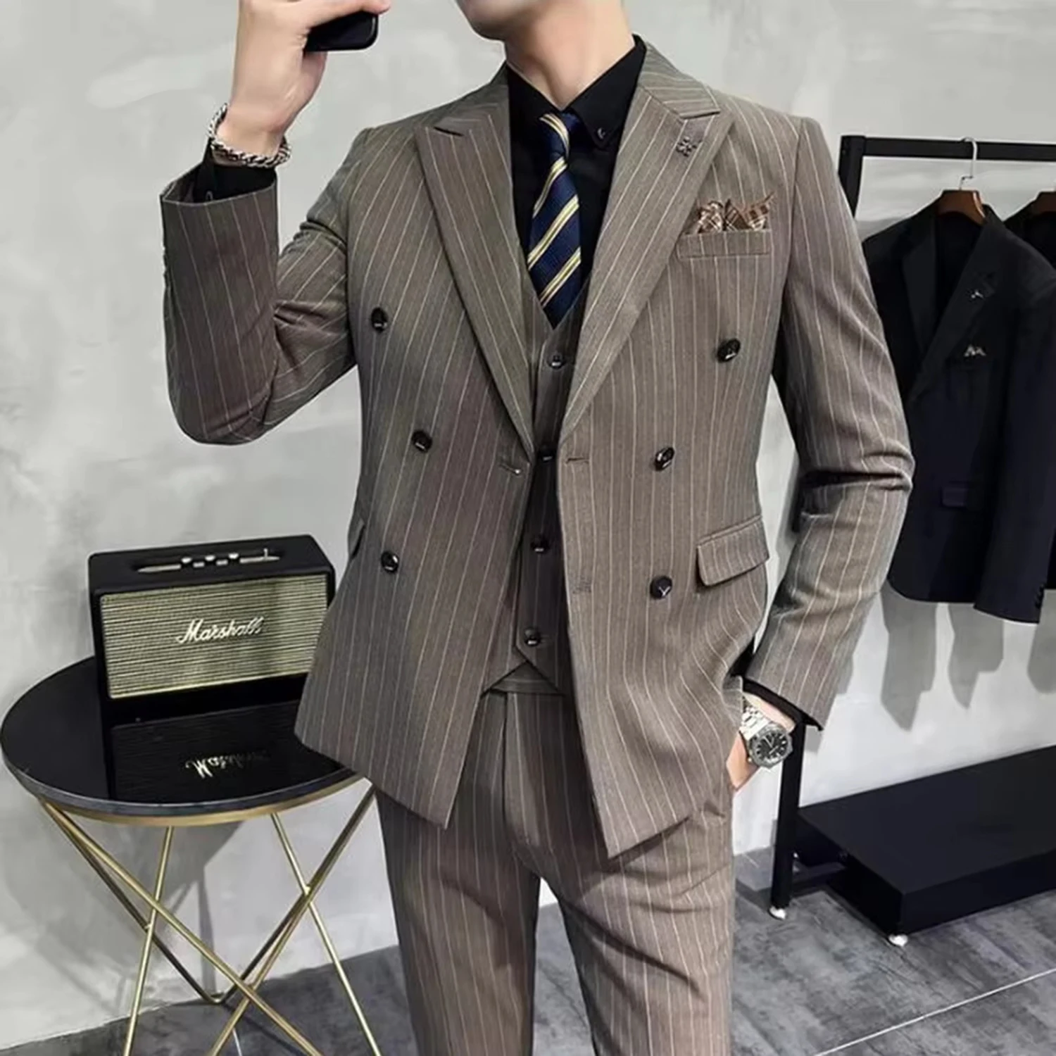Allingentle Luxury Striped Suits for Men 3 Pieces Jacket Pants Vest Male Clothing Banquet Business Wedding Suit Costume
Allingentle Luxury Striped Suits for Men 3 Pieces Jacket Pants Vest Male Clothing Banquet Business Wedding Suit Costume