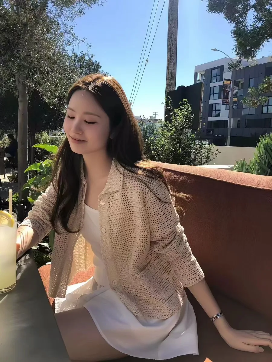 Delicate Knitted Hollow out Cardigan Spring Summer Outerwear Soft Style Simple Casual Gluechiffon Long Sleeve Flip Collar
Delicate Knitted Hollow out Cardigan Spring Summer Outerwear Soft Style Simple Casual Gluechiffon Long Sleeve Flip Collar