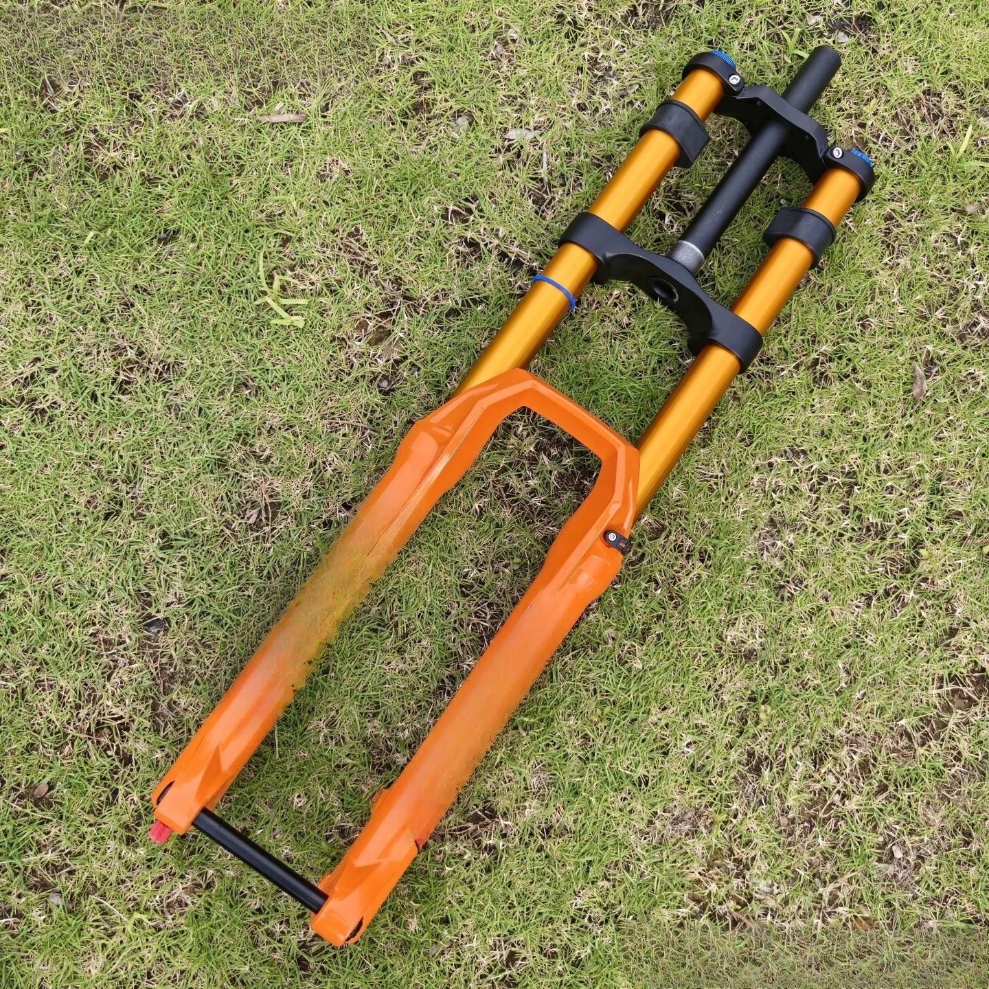 36 tube double shoulder 200 stroke air pressure front fork, barrel shaft super soft damping shock absorbing air fork
36 tube double shoulder 200 stroke air pressure front fork, barrel shaft super soft damping shock absorbing air fork