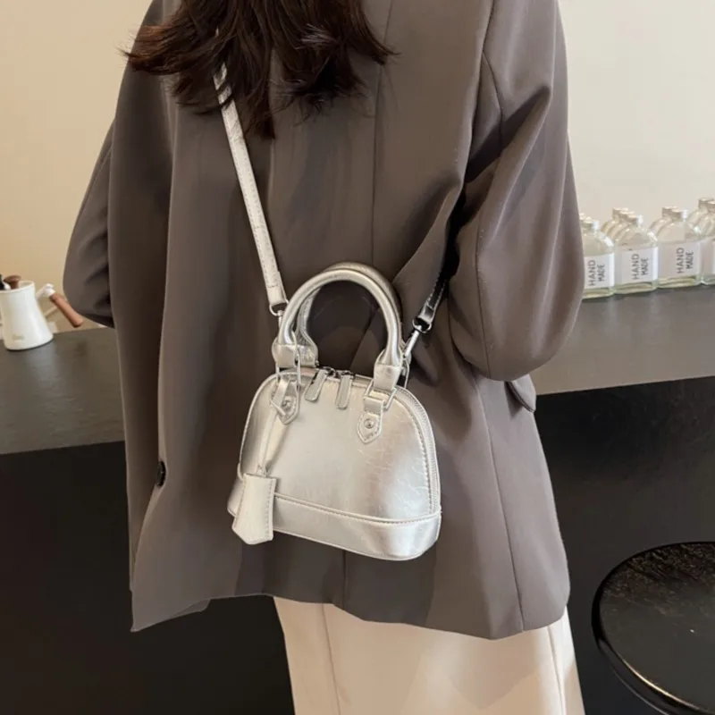 Korean Crossbody Bag Women Fashion Silver Shell Bag 2024 New Luxury Solid PU Leather Handbag Lady Simple Black Shoulder Bags
Korean Crossbody Bag Women Fashion Silver Shell Bag 2024 New Luxury Solid PU Leather Handbag Lady Simple Black Shoulder Bags