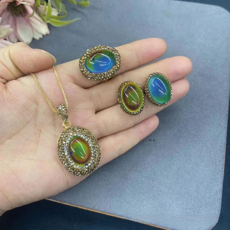 Popular Temperature Change Color Stone Necklace Earnail Ring Women'S Exquisite Elegant Simple Ladies Rhinestone Jewelry Set
Popular Temperature Change Color Stone Necklace Earnail Ring Women'S Exquisite Elegant Simple Ladies Rhinestone Jewelry Set