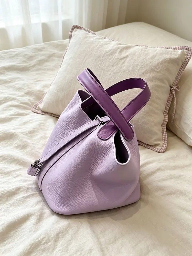 Purple Large Capacity Bucket Bag Women's Handbag 2026 New Luxury Tote Crossbody Vegetable Basket Bag Soft Korean Style
Purple Large Capacity Bucket Bag Women's Handbag 2026 New Luxury Tote Crossbody Vegetable Basket Bag Soft Korean Style