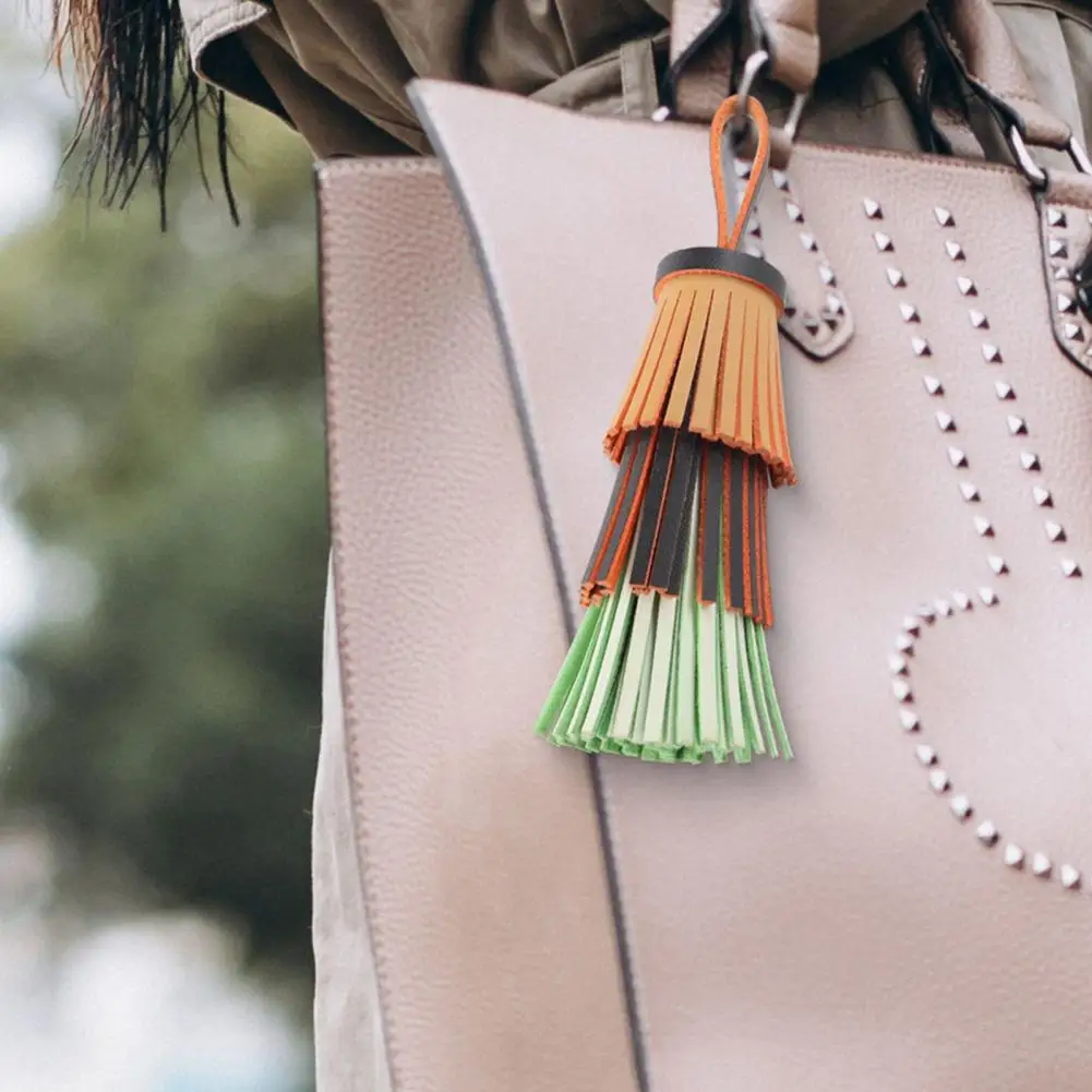 Fashionable Keychain Colorful Rainbow Tassel Keychain Car Charm Bag Charm Set Fashionable Faux Leather Fringe for Car for Bags
Fashionable Keychain Colorful Rainbow Tassel Keychain Car Charm Bag Charm Set Fashionable Faux Leather Fringe for Car for Bags