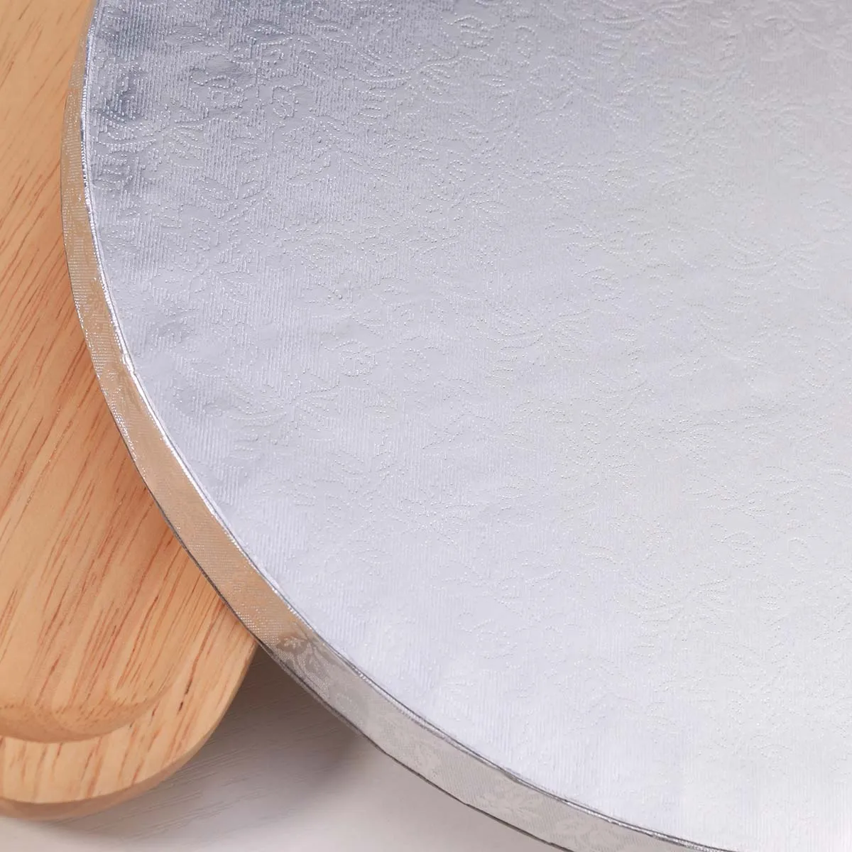 8 Inch Cake Transfer Board Round Silver Baking Tool Moving Plate Stand Turntable Shape Cake Decorated Practical DIY Birthday
8 Inch Cake Transfer Board Round Silver Baking Tool Moving Plate Stand Turntable Shape Cake Decorated Practical DIY Birthday