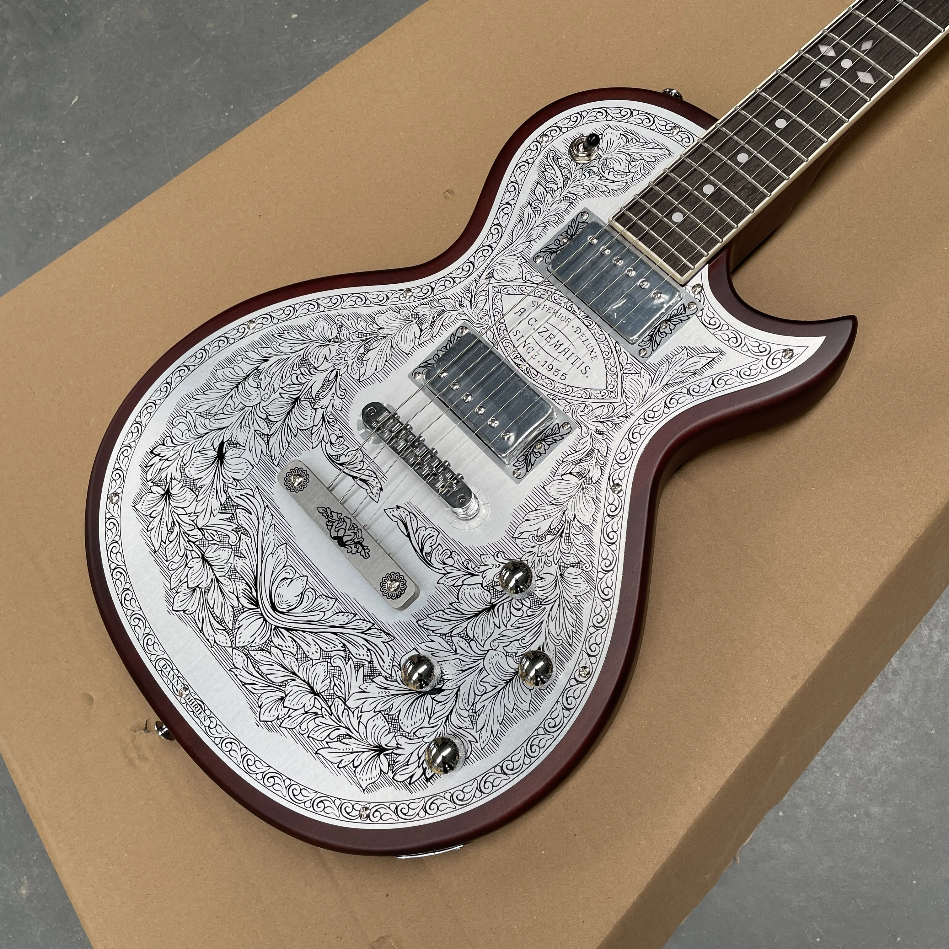 6-string electric guitar with vintage luxurious body, fixed bridge for long and stable sustain guitars, stylish rock guitarra
6-string electric guitar with vintage luxurious body, fixed bridge for long and stable sustain guitars, stylish rock guitarra