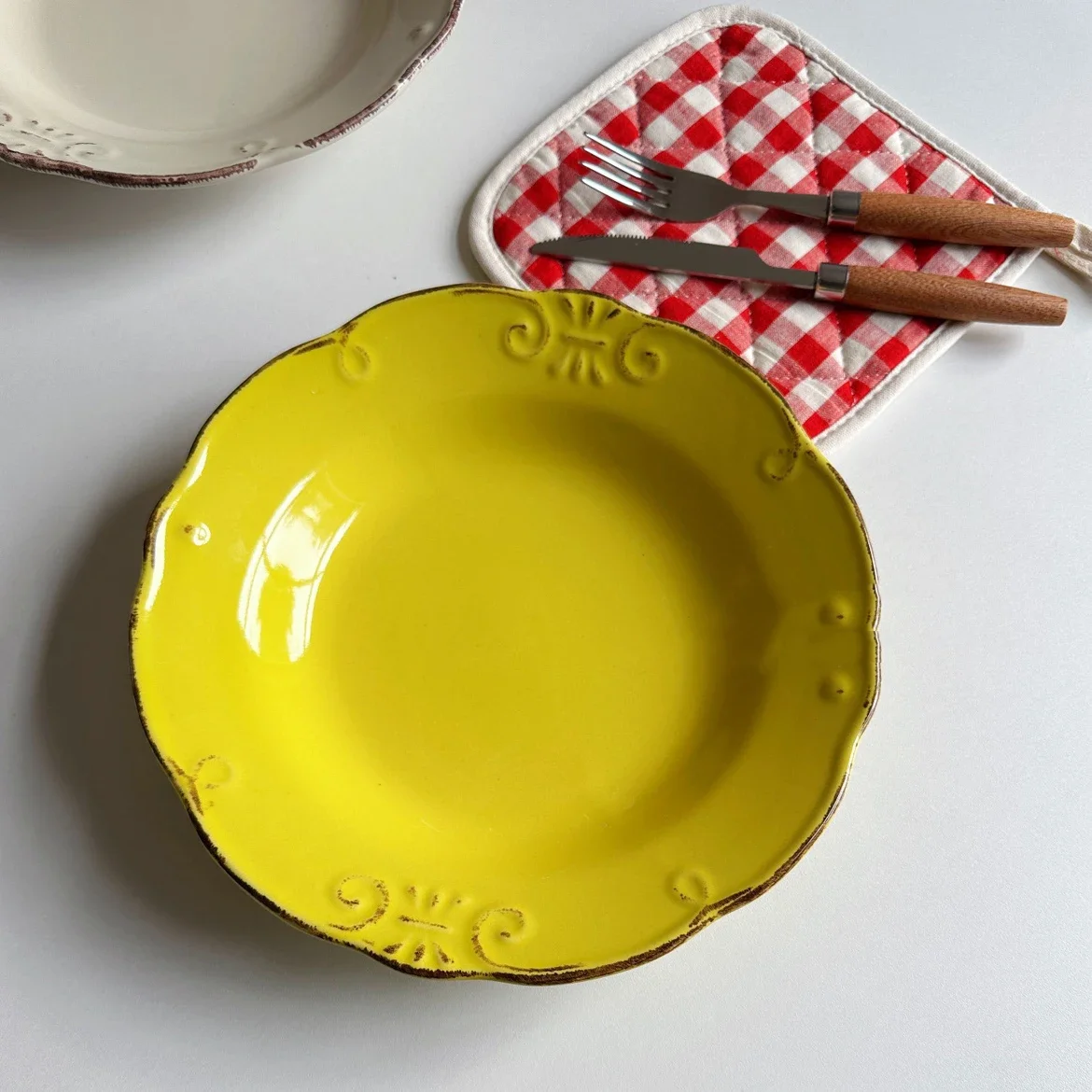French Embossed Ceramic Plate Flower Shape Pasta Straw Hat Platter Western Fruit Vegetable Salad Disc Vintage Dessert Dish
French Embossed Ceramic Plate Flower Shape Pasta Straw Hat Platter Western Fruit Vegetable Salad Disc Vintage Dessert Dish