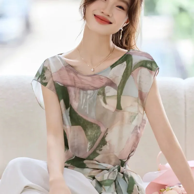 Women's Loose Sleeveless Printed T-Shirt with Sash Waist Tie Casual Summer Top in Floral Abstract Pattern Lightweight Chiffon
Women's Loose Sleeveless Printed T-Shirt with Sash Waist Tie Casual Summer Top in Floral Abstract Pattern Lightweight Chiffon