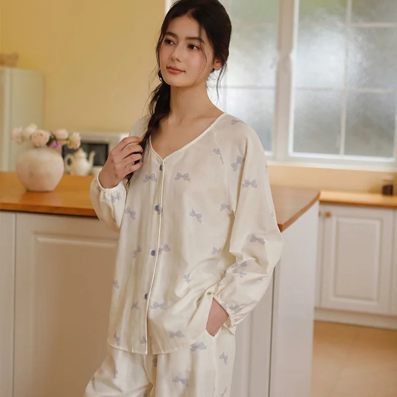 2025 Cotton Double-layer Gauze Loungewear Collarless Long-sleeved Bow Printing Loose and Comfortable Pajamas for Women 2 Piece
2025 Cotton Double-layer Gauze Loungewear Collarless Long-sleeved Bow Printing Loose and Comfortable Pajamas for Women 2 Piece